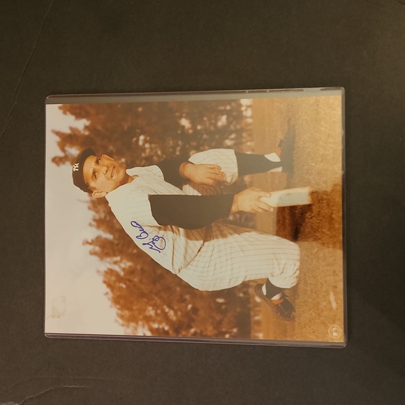 YOGI BERRA SIGNED PHOTO - Picture 1 of 2